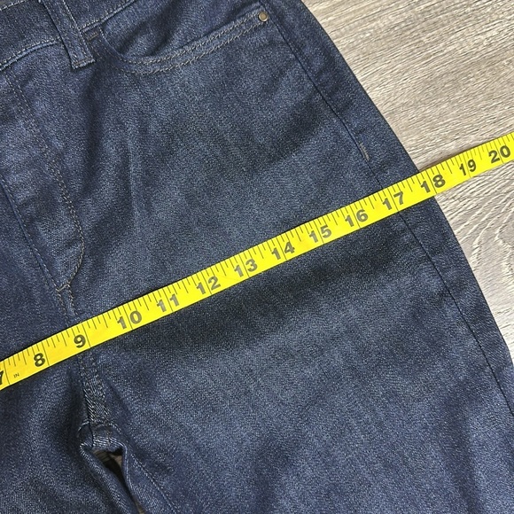 Ann Taylor Women’s High Rise Flare Jeans in Classic Rinse Wash Sz 4 - Picture 9 of 11